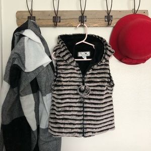 Grey and black Widgeon faux fur vest sz 5